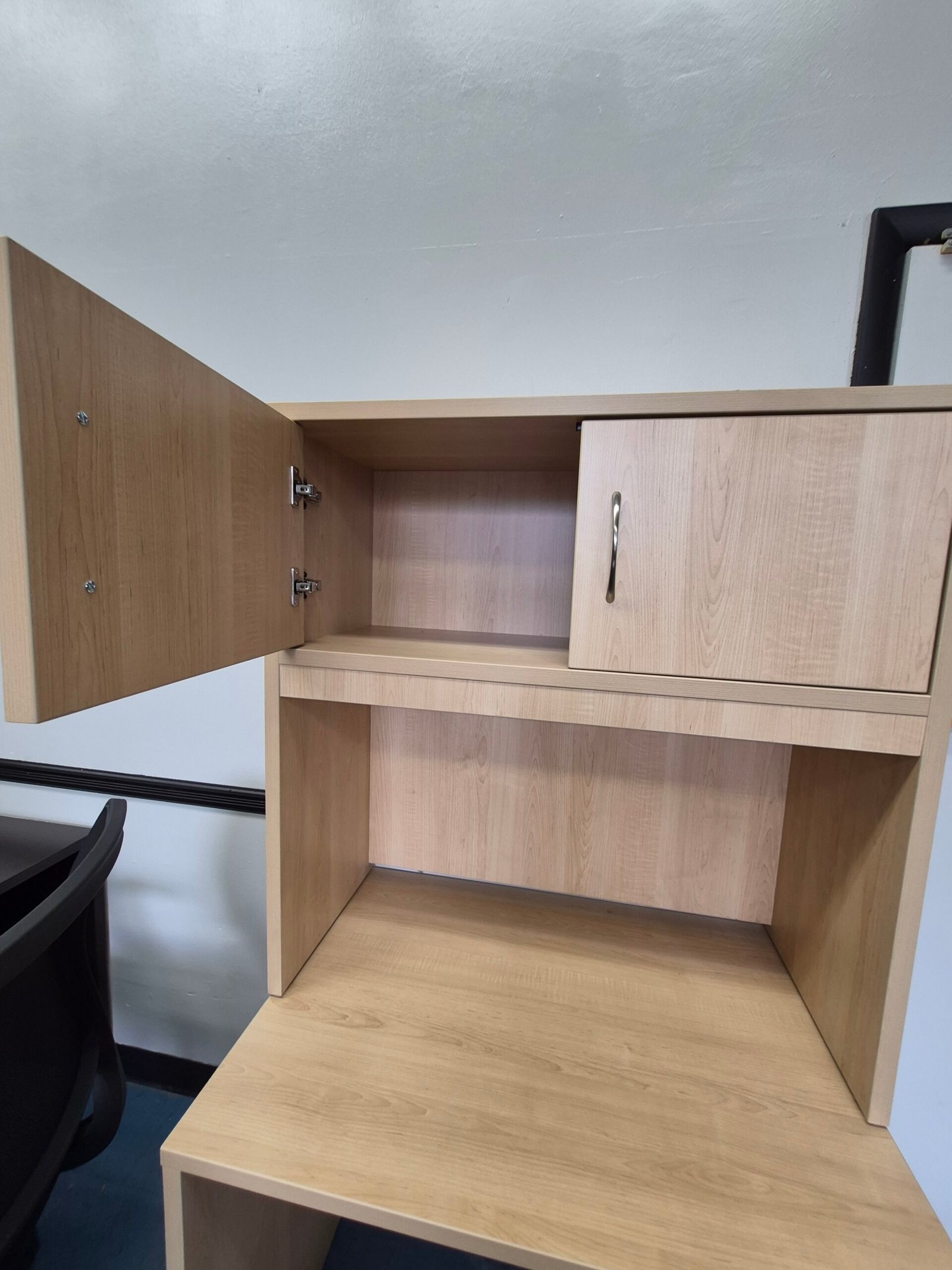 Light Wood Desk with Hutch - Image 2